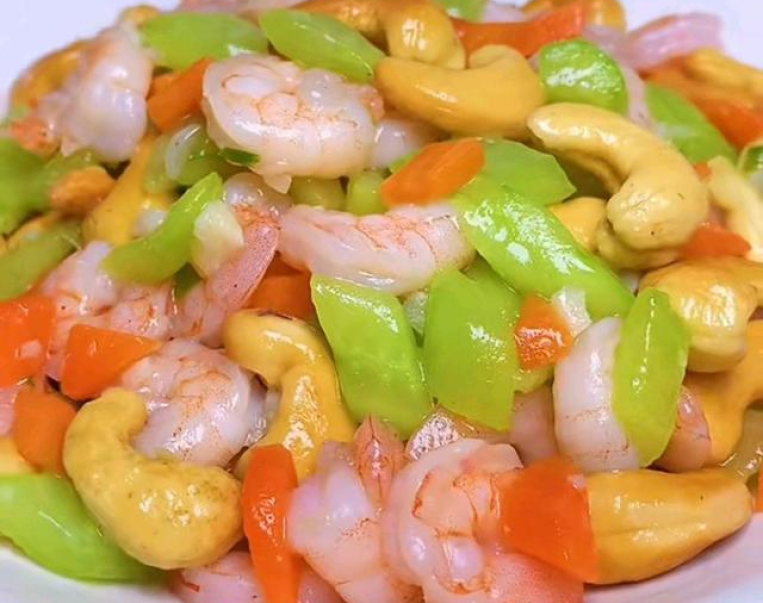 3c. Shrimps with Cashew Sauce